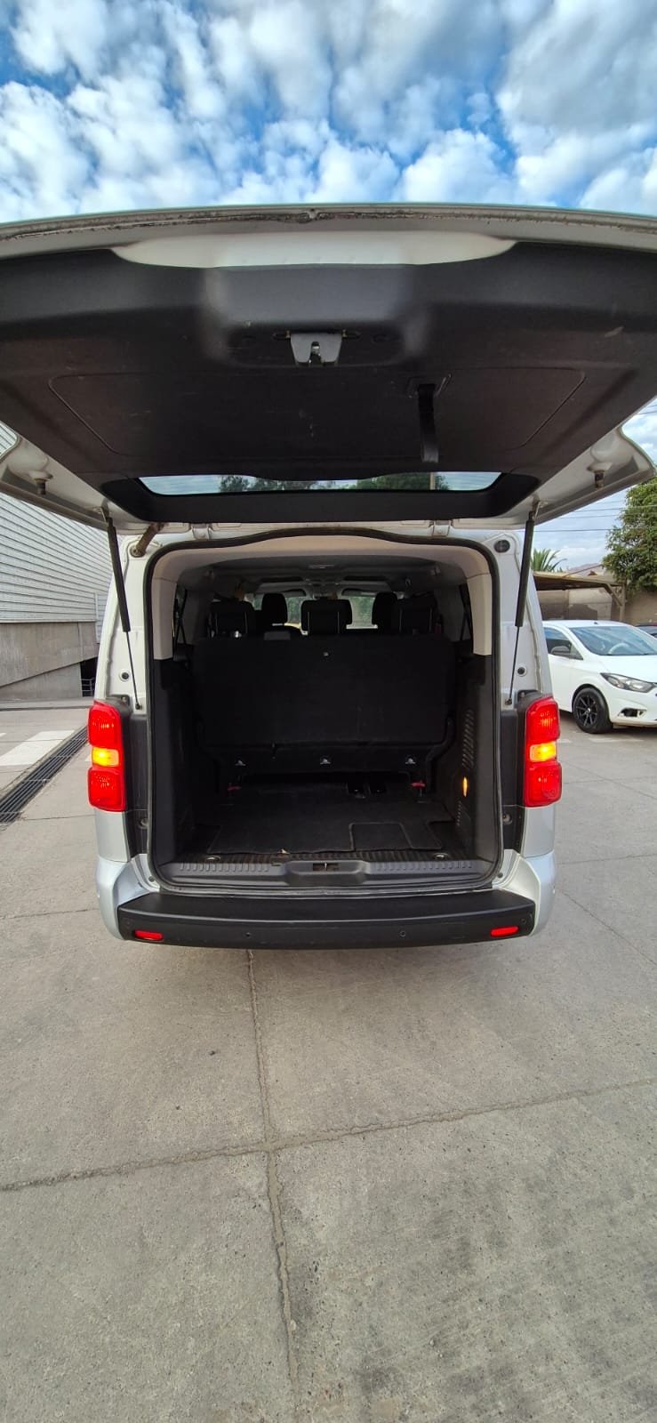 Peugeot traveler bussines 2025 Imagen 4